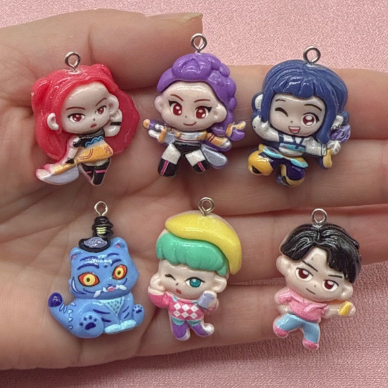 Party Games Spy - 10 buah liontin kartun resin, anting-anting